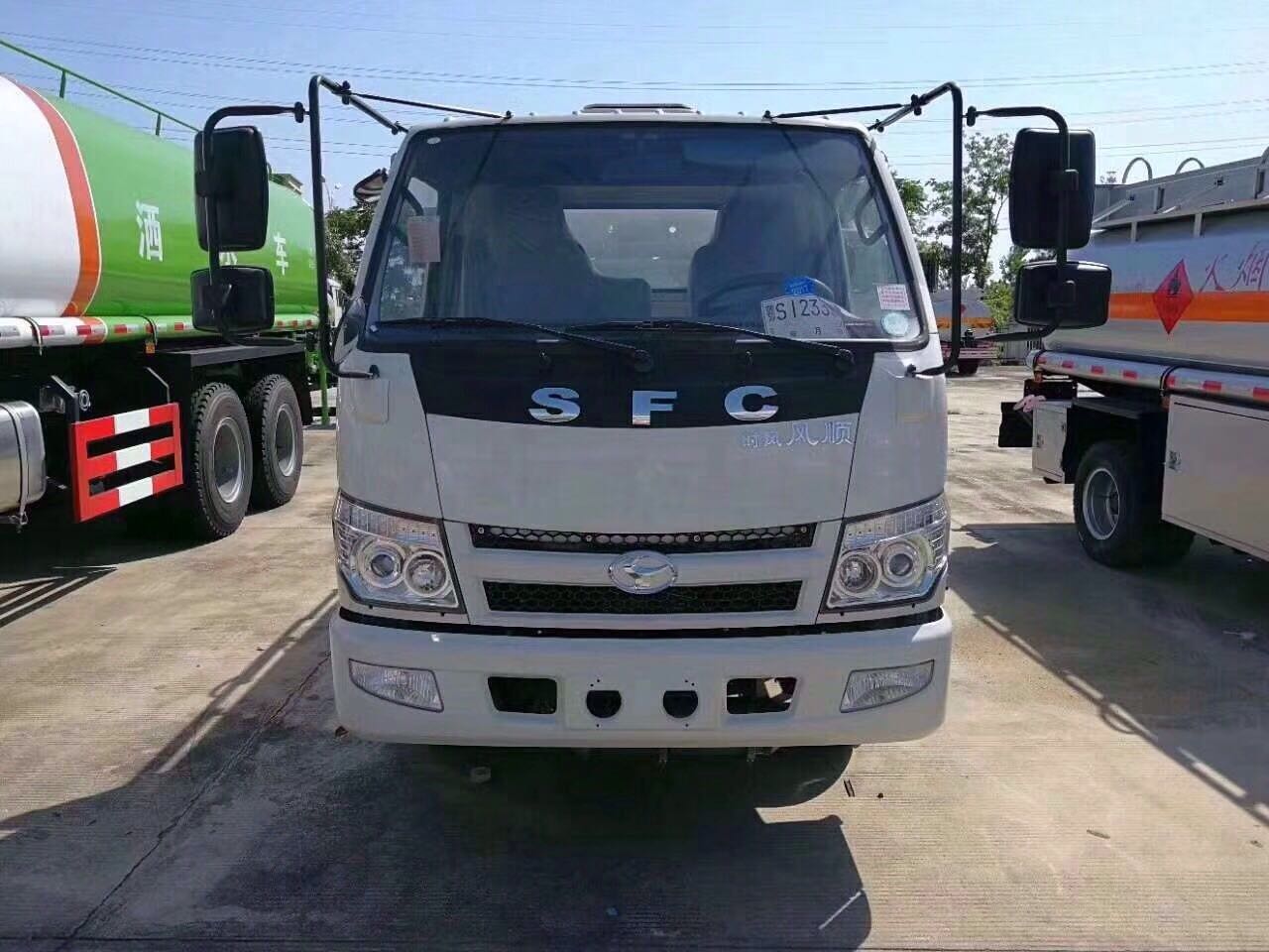 時(shí)風(fēng)風(fēng)順加油車(chē)圖片 時(shí)風(fēng)風(fēng)順加油車(chē)圖片