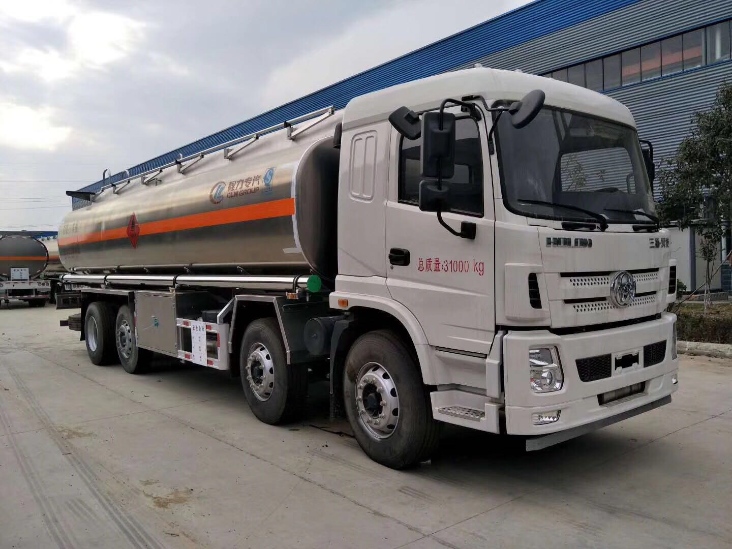 三環(huán)十通前四后六油罐車圖片 三環(huán)十通前四后六油罐車圖片