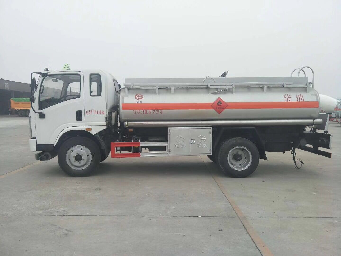 陜汽軒德7噸加油車圖片 陜汽軒德7噸加油車圖片