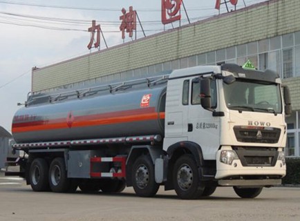 25噸|26噸國(guó)六重汽豪沃前四后八鋁合金油罐車圖片 25噸|26噸國(guó)六重汽豪沃前四后八鋁合金油罐車圖片