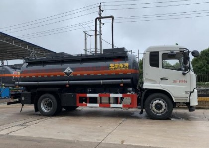 國六東風(fēng)天錦腐蝕性物品罐式運(yùn)輸車圖片 國六東風(fēng)天錦腐蝕性物品罐式運(yùn)輸車圖片
