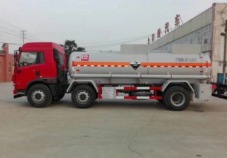 解放龍V小三軸前四后四SLS5253GFWC5V型腐蝕性物品罐式運(yùn)輸車 解放龍V小三軸前四后四SLS5253GFWC5V型腐蝕性物品罐式運(yùn)輸車