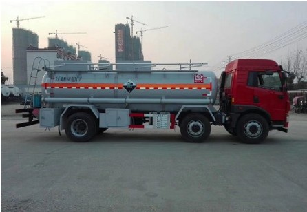 解放龍V小三軸前四后四SLS5253GFWC5V型腐蝕性物品罐式運(yùn)輸車 解放龍V小三軸前四后四SLS5253GFWC5V型腐蝕性物品罐式運(yùn)輸車