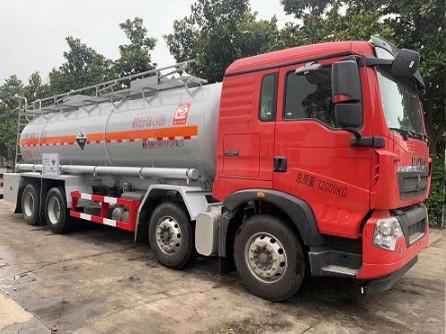 重汽豪沃SLS5322GFWZ5型腐蝕性物品罐式運(yùn)輸車 重汽豪沃SLS5322GFWZ5型腐蝕性物品罐式運(yùn)輸車