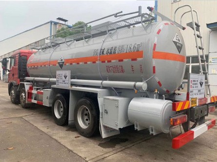 重汽豪沃SLS5322GFWZ5型腐蝕性物品罐式運(yùn)輸車 重汽豪沃SLS5322GFWZ5型腐蝕性物品罐式運(yùn)輸車