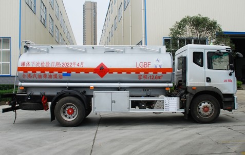 國六12.6方東風(fēng)多利卡D9加油車 國六12.6方東風(fēng)多利卡D9加油車