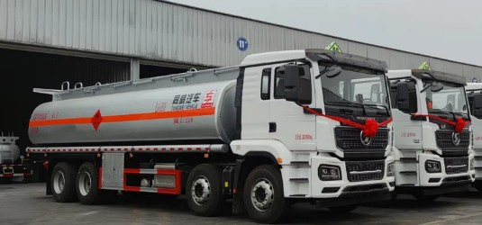 國六陜汽德龍M3000S前四后八油罐車批量發(fā)車圖片 國六陜汽德龍M3000S前四后八油罐車批量發(fā)車圖片