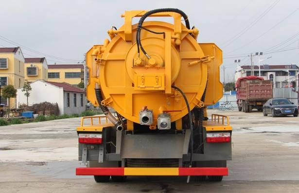 東風(fēng)多利卡8.5方清洗吸污車 東風(fēng)多利卡8.5方清洗吸污車