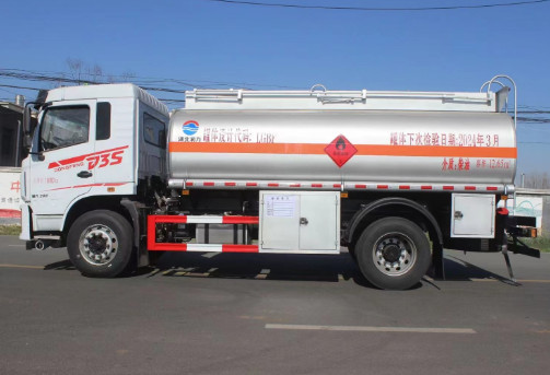 東風(fēng)專用底盤(D3S)10噸油罐車 東風(fēng)專用底盤(D3S)10噸油罐車