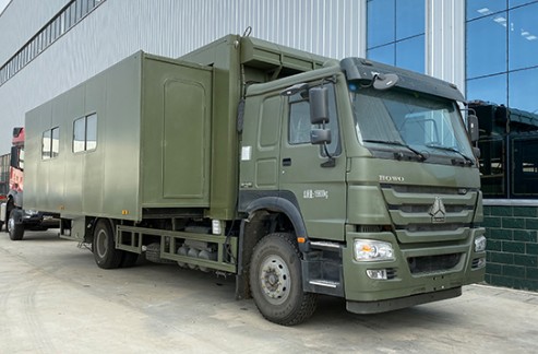 重汽豪沃24人宿營(yíng)車(chē) 重汽豪沃24人宿營(yíng)車(chē)