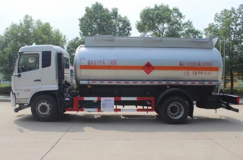 東風(fēng)天錦單橋13.2方易燃液體罐式運(yùn)輸車_潤知星牌SCS5181GRYDFH6型易燃液體罐式運(yùn)輸車 東風(fēng)天錦單橋13.2方易燃液體罐式運(yùn)輸車_潤知星牌SCS5181GRYDFH6型易燃液體罐式運(yùn)輸車