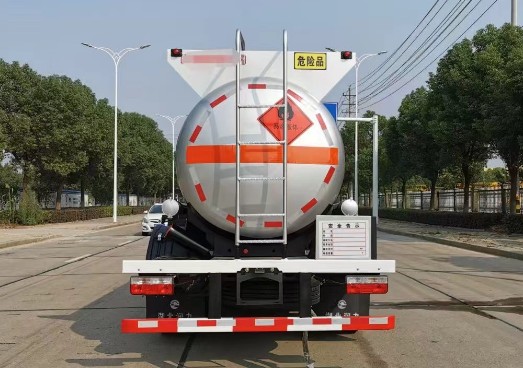 東風大多利卡8.1方易燃液體罐式運輸車_潤知星牌SCS5120GRYEQ6型易燃液體罐式運輸車 東風大多利卡8.1方易燃液體罐式運輸車_潤知星牌SCS5120GRYEQ6型易燃液體罐式運輸車