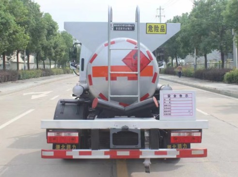 東風多利卡1.92方藍牌易燃液體罐式運輸車_潤知星牌SCS5041GRYEQ6型易燃液體罐式運輸車 東風多利卡1.92方藍牌易燃液體罐式運輸車_潤知星牌SCS5041GRYEQ6型易燃液體罐式運輸車