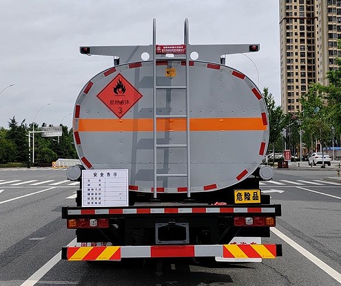 陜汽德龍M3000S前四后八原油運(yùn)輸車(chē)_23.5方油田原油運(yùn)輸車(chē) 陜汽德龍M3000S前四后八原油運(yùn)輸車(chē)_23.5方油田原油運(yùn)輸車(chē)